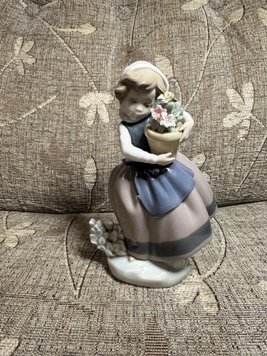 Lladro figurine spring is - lladro, -“spring