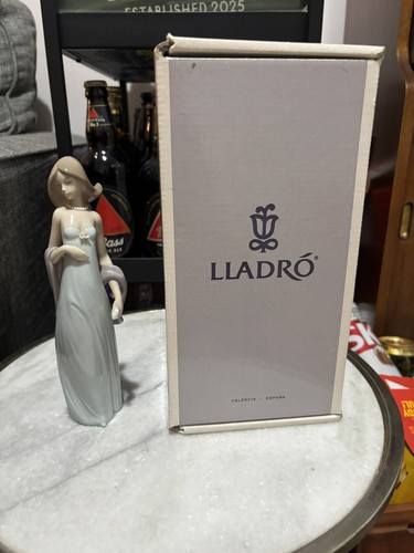 Lladro ingenue figurine 5487 - ingenue,