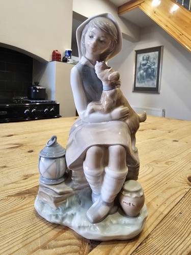 Lladro girl with lantern - girl,