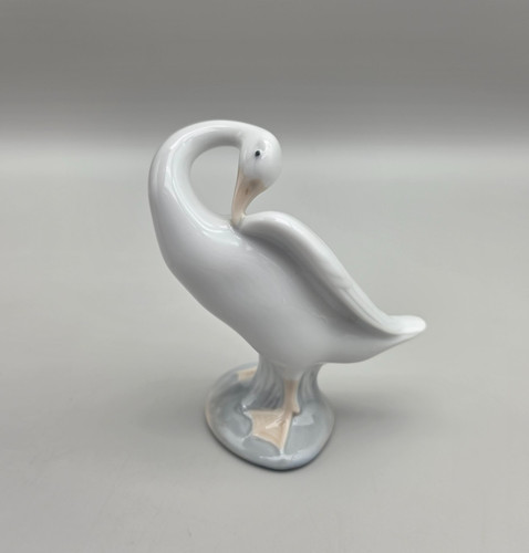 Figurine lladro preening - figurine,