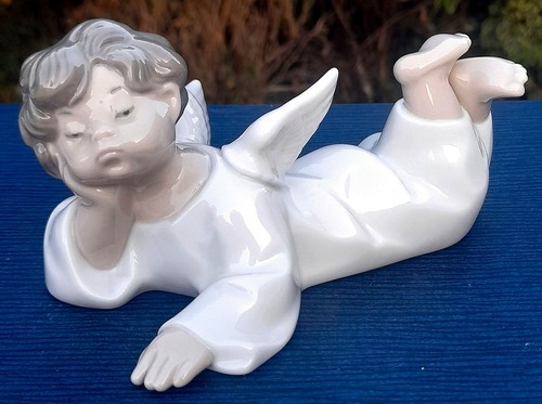 Lladro figurine reclining - figurine,
