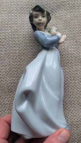 Nao lladro porcelain figurine - nao,