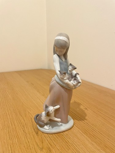 Lladro following her cats - -,