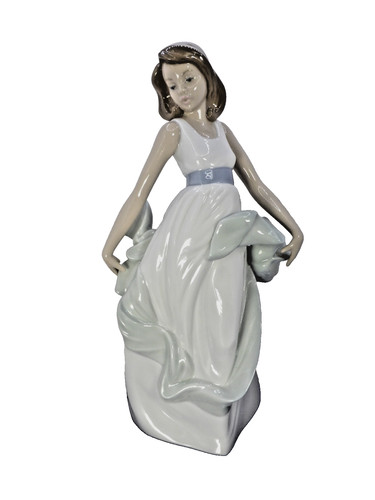 Lladro walking on - nao, )