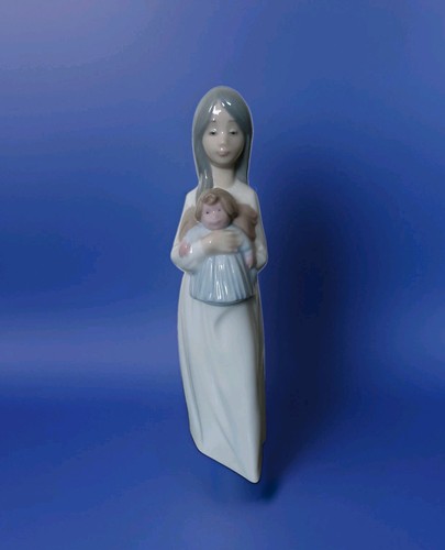 Nao lladro figurine girl - by, "girl