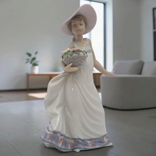 Lladro carefree girl 5790 - lladro,