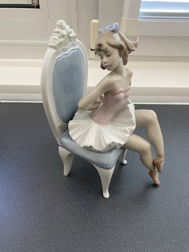 Lladro ballerina sitting a - lladro, on