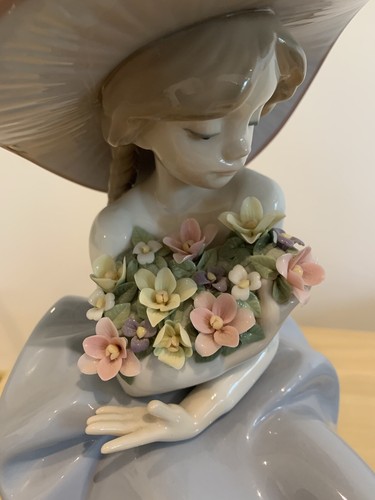 Lladro figurine beautiful - lladro, figurine-