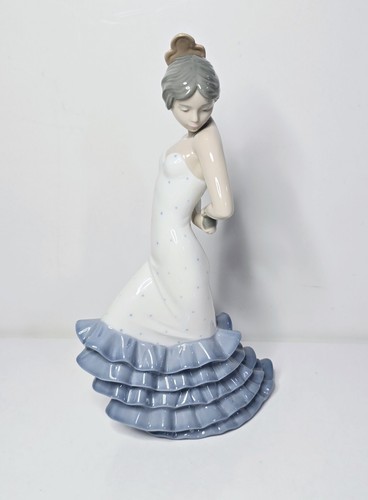 Nao lladro porcelain - by,