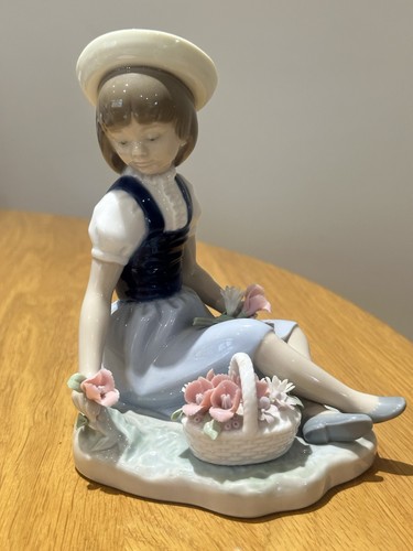 Lladro figurine picking wild - lladro,
