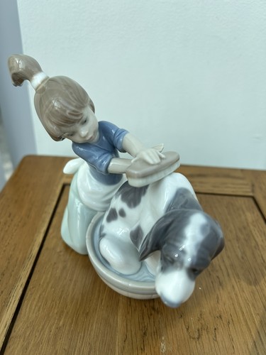 Lladro girl - (,