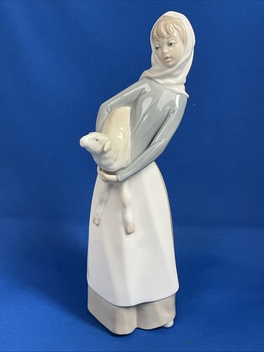 Lladro girl with - "girl, lamb"