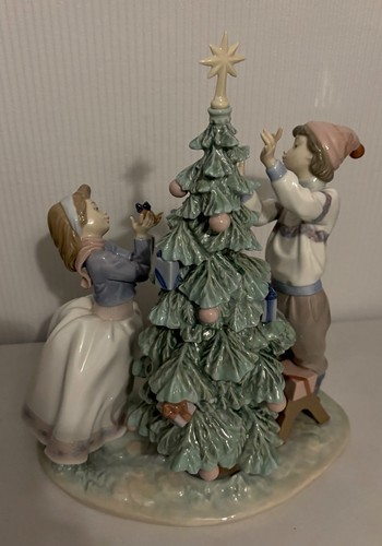 Lladro 5897 trimming the tree - lladro,