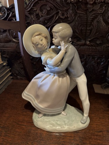 Lladro porcelain figurine - lladro,