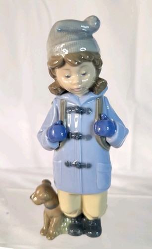 Nao lladro travelling girl - "travelling,