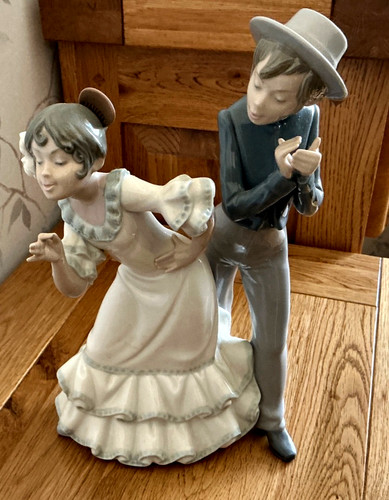 Nao lladro figurine boy - by,