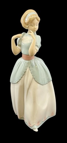 Lladro 6755 proper pose - 6755,