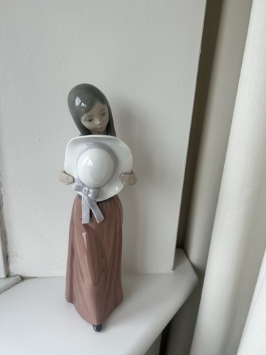 Lladro porcelain lady figurine - lladro,