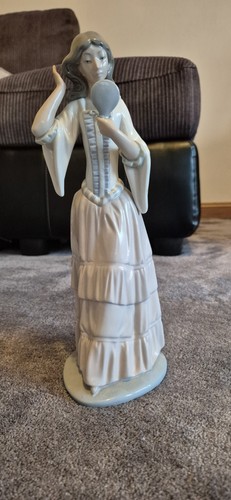Nao lladro self reflection - lladro,