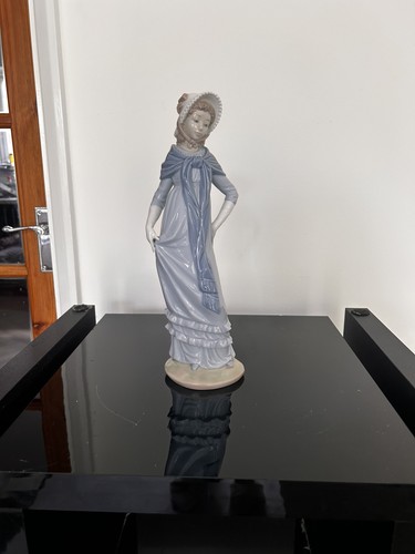 Tall nao genteel lady by - tall, “genteel