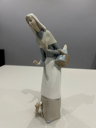 Lladro lady with - lady, bread