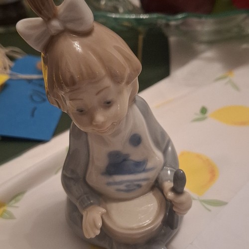 Lladro soup time - "soup, time"