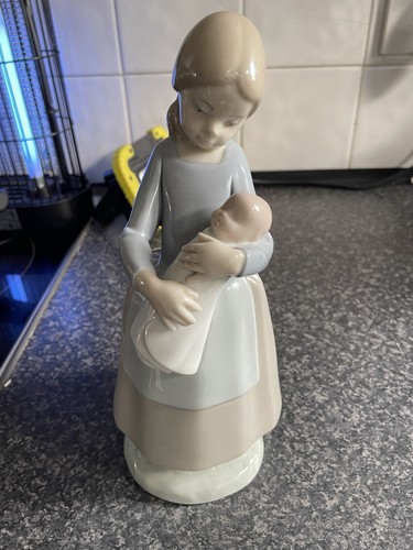 Pretty porcelain lladro - pretty,