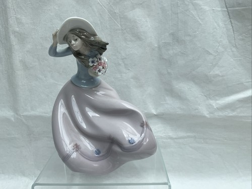 Lladro blustery day 5588 - day,