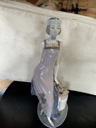 Tall lladro figurine flapper - lladro, (flapper