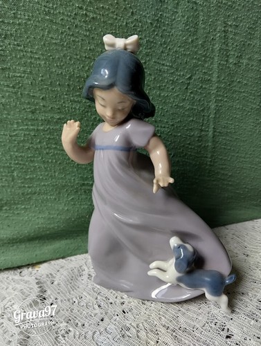 Nao lladro 1028 - by, 'stop