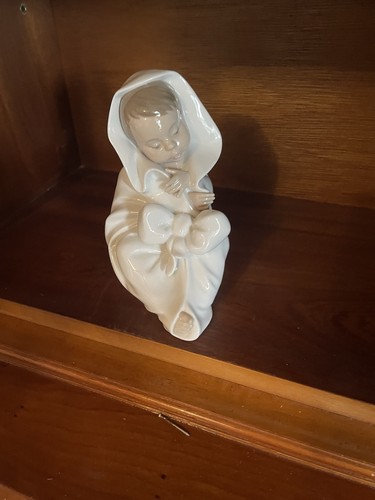 Nao lladro all bundled up - lladro,