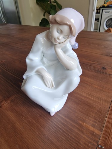 Lladro just resting - resting, 6481