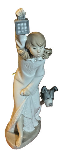 Lladro nao who there - who,