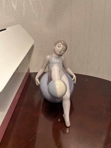 Nao lladro game of - lladro, a