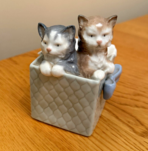 Nao ceramic cat figurine - ceramic,