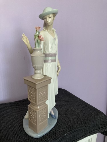 Lladro porcelain figurine - lladro,
