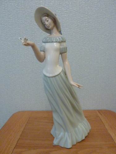 Nao lladro girl in - lladro,