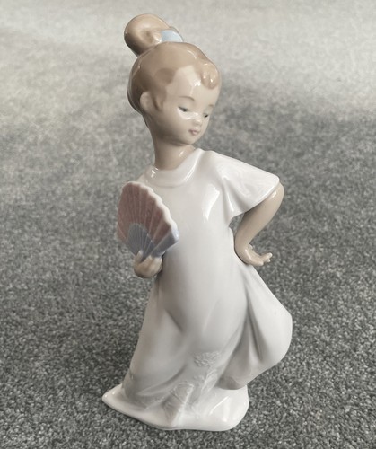 Nao lladro figurine 1455 - by,