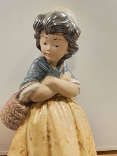 Lladro gres girl with - with, basket