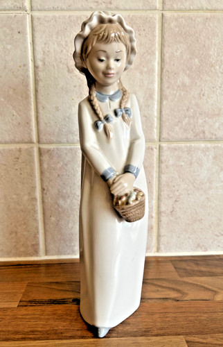 Nao lladro figurine girl with - figurine,