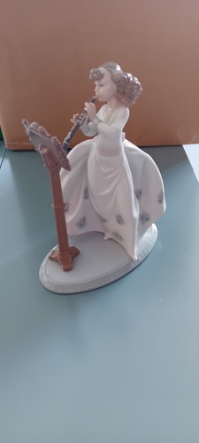 Lladro figurine lady clarinet - lladro,