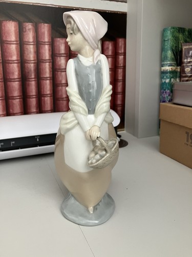 Vintage nao figurine lladro - vintage,