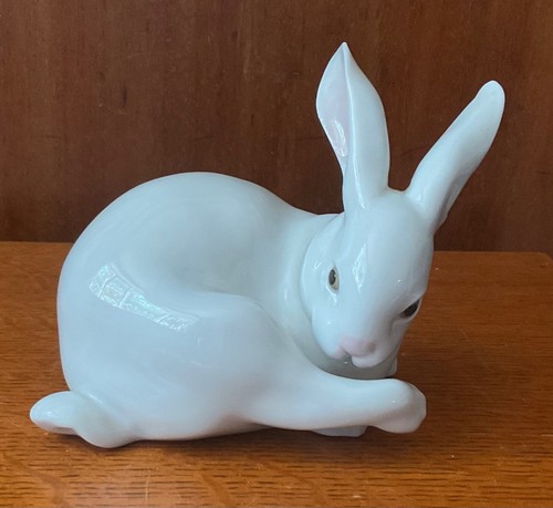 Lladro white rabbit - lladro, perfect