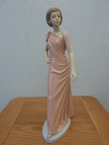 Nao lladro elegantly - by, ~