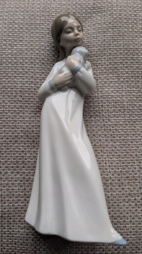 Nao lladro porcelain figurine - nao,