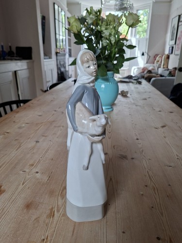 Lladro porcelain figurine - lladro,