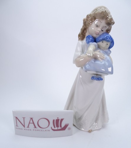 Nao lladro porcelain - by,