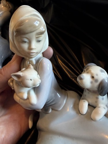Lladró 5032 girl with dog - dog, and