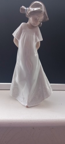 Nao lladro shy - by, "so