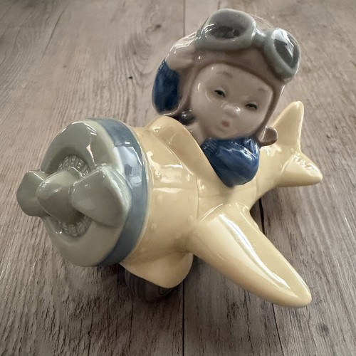Nao lladro and away - up, 1540